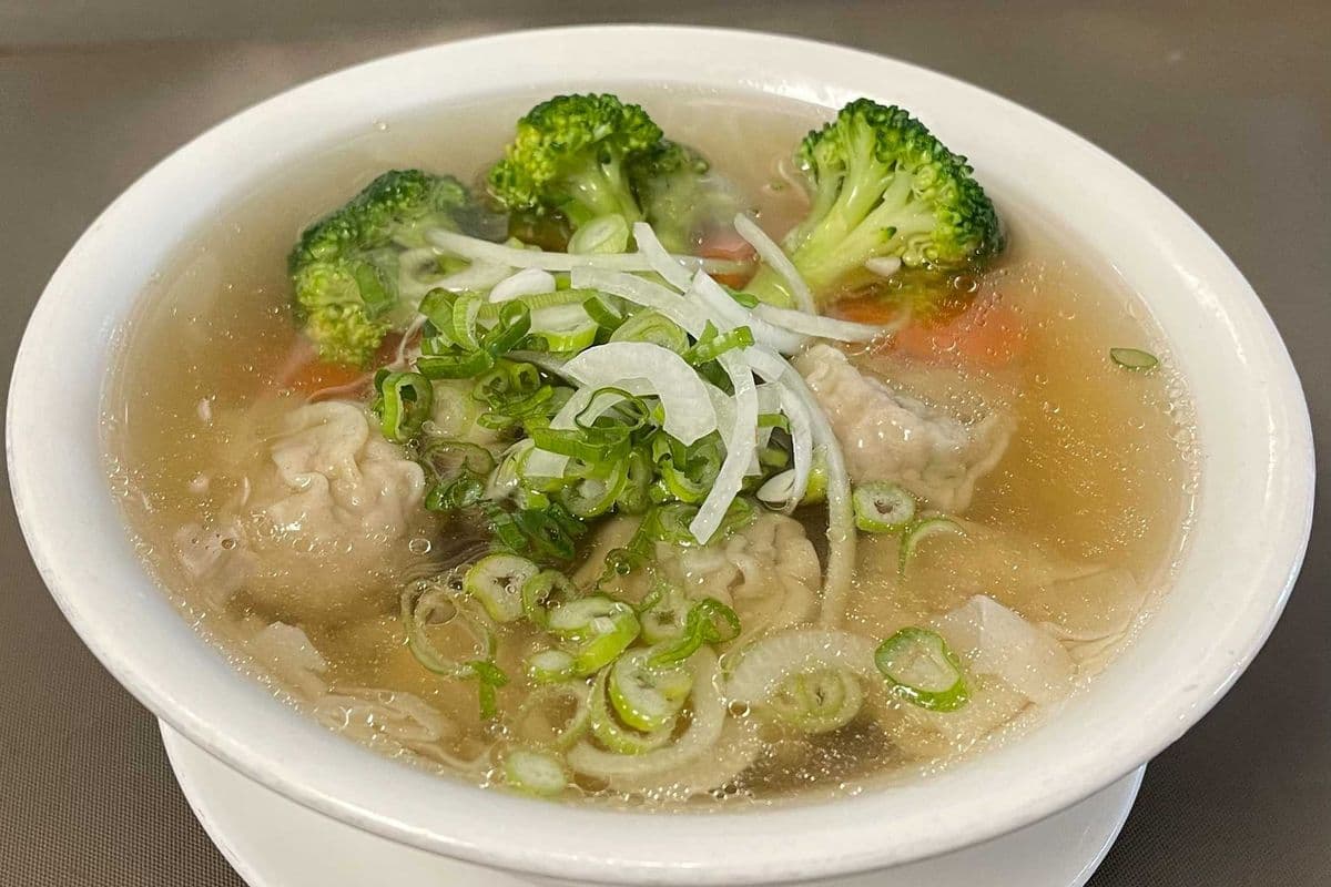 D13. Shrimp & Pork Wonton Soup / Sup Hoành Thánh (No Noodle)