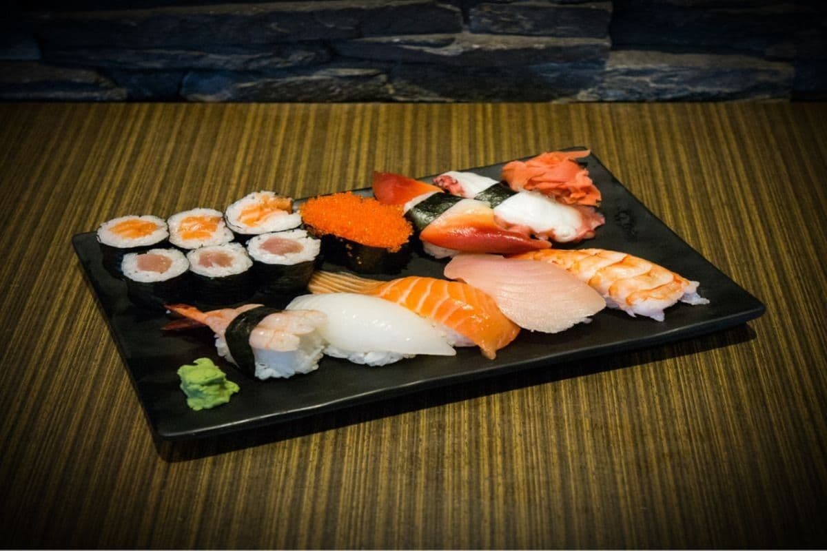 Assorted Sashimi (20 pcs)
