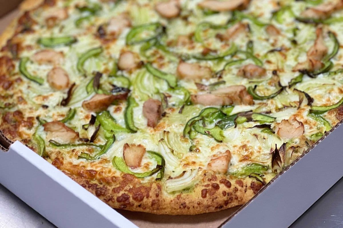 XL Chicken Pesto Pizza