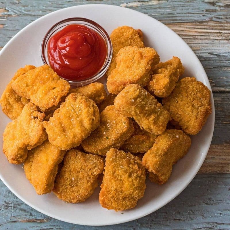 5 Croquettes de poulet servi avec la sauce barbecue