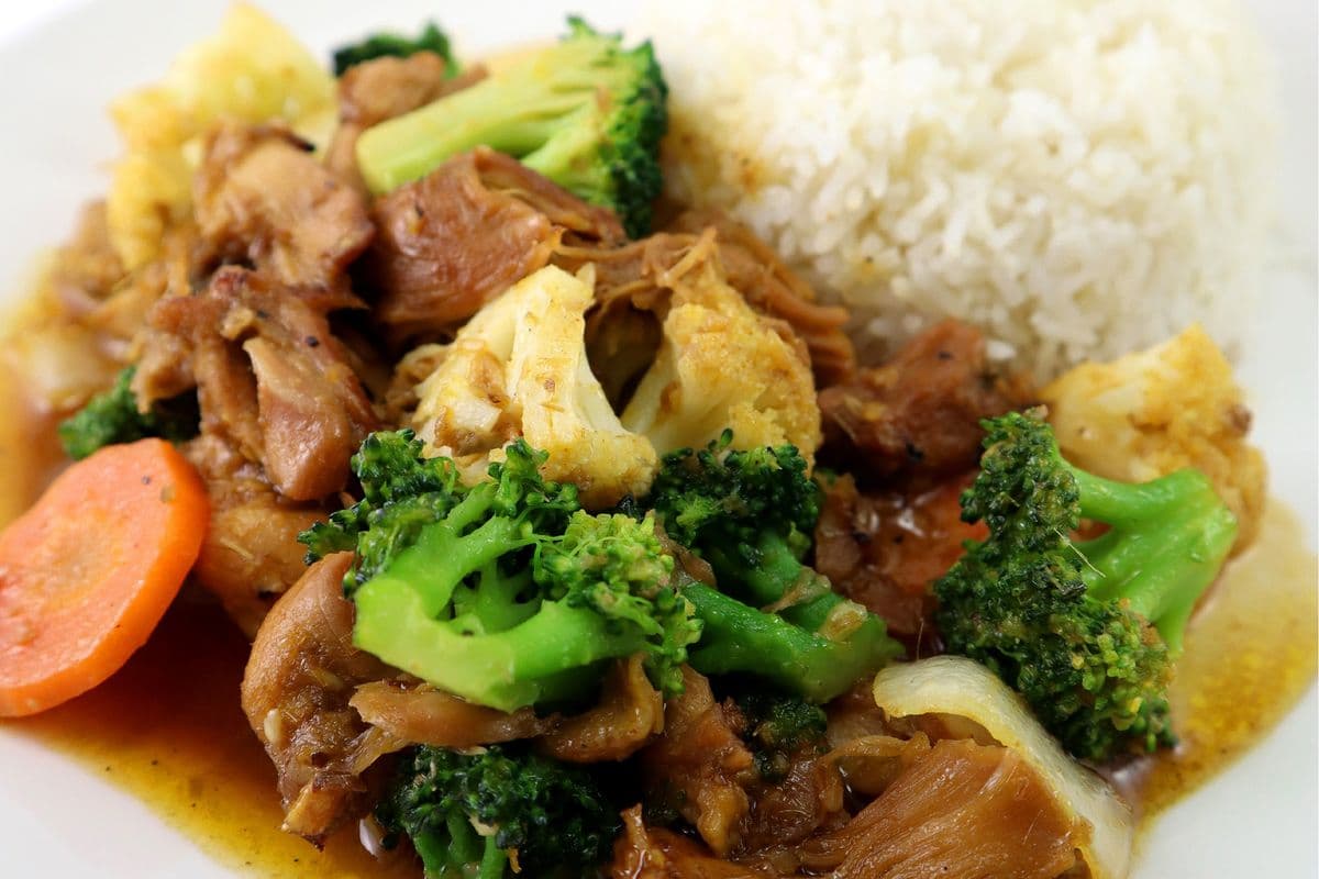 C28. Lemongrass Chicken