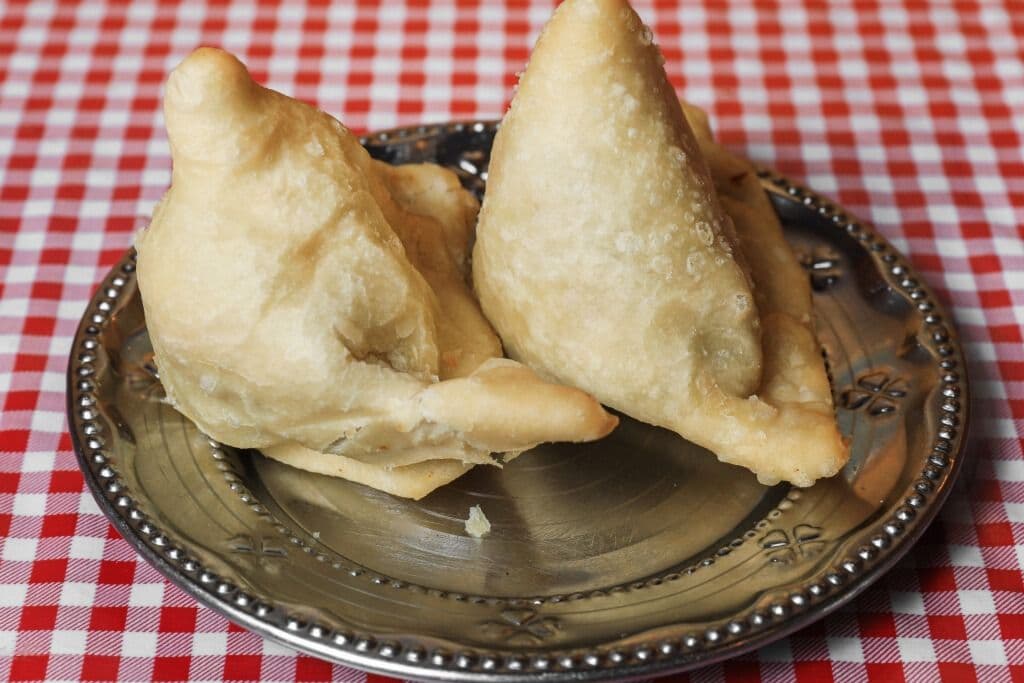 Samosa Aux Légumes / Veggie Samosa (2 pcs)