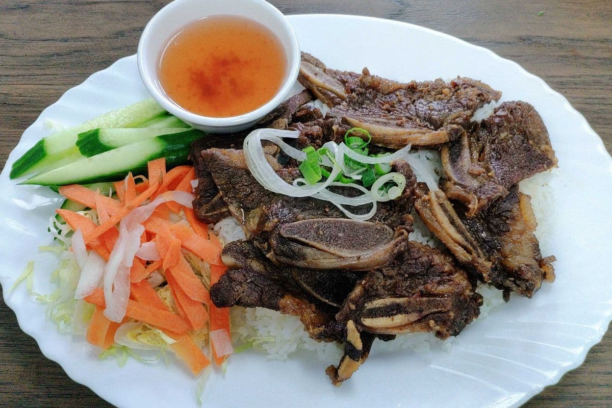 D4. Grilled Beef Ribs on Rice