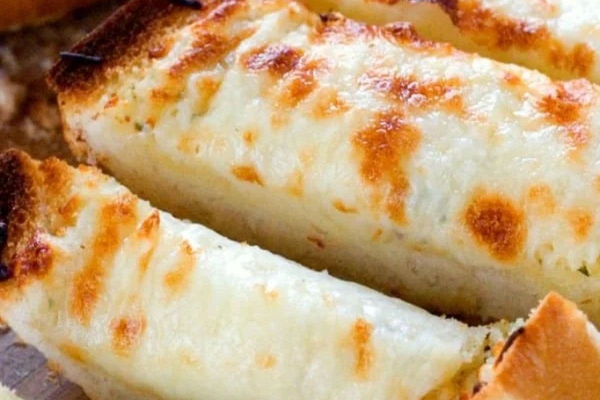 Cheesy Bread (8 pcs)