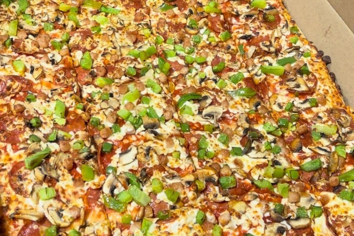 Canadian Deluxe Pizza