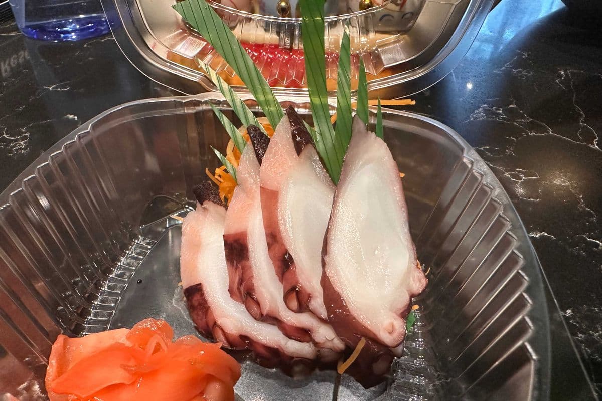 Tako Sashimi (4 pcs)