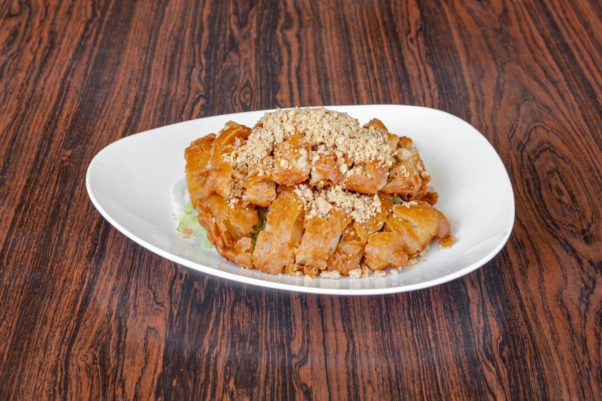 47. Deep-Fried Boneless Chicken with Almond Nuts
