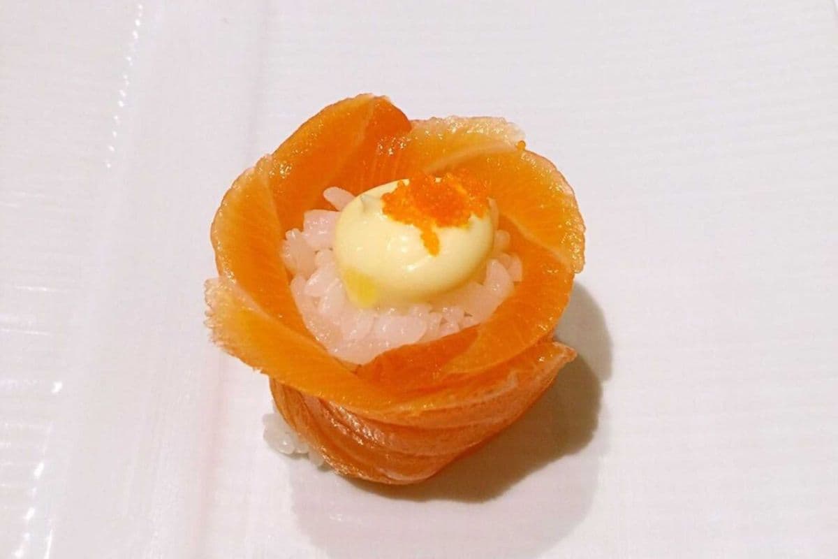 A18. Salmone Rose Sushi(1 pc)