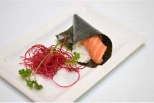 H11. Salmon Hand Roll (1 pc)