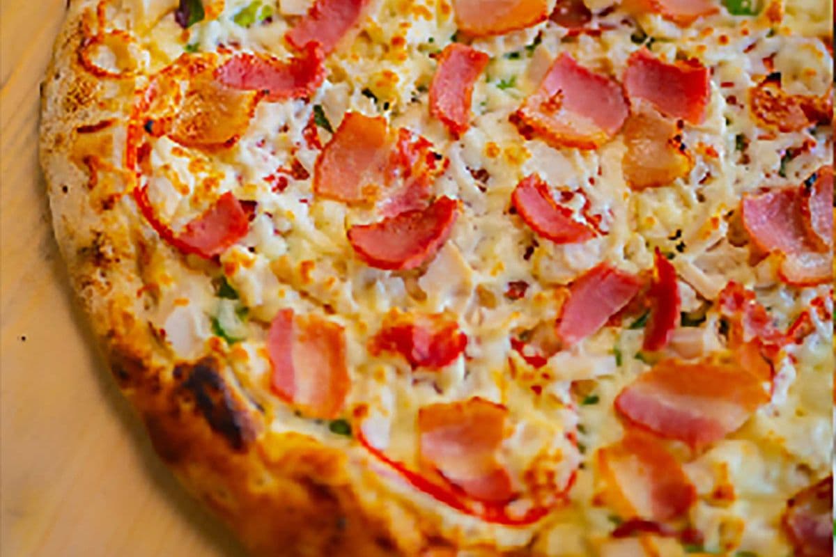 9" Chicken Bacon Ranch Pizza (6 slices)