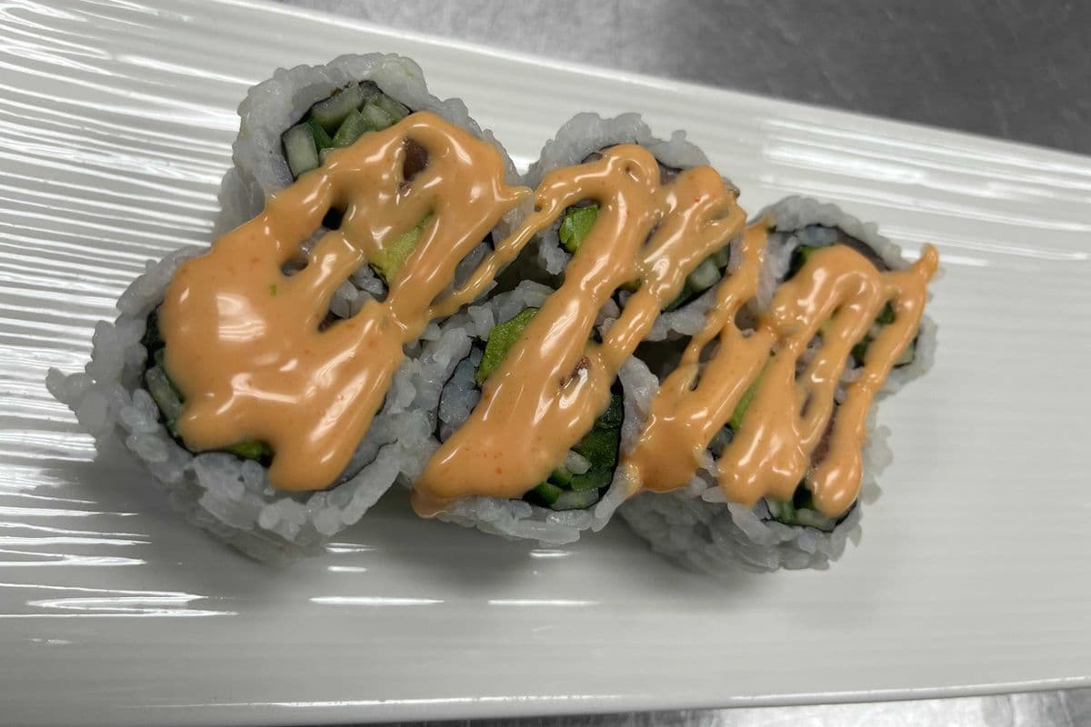Spicy Salmon Roll (6 pcs)