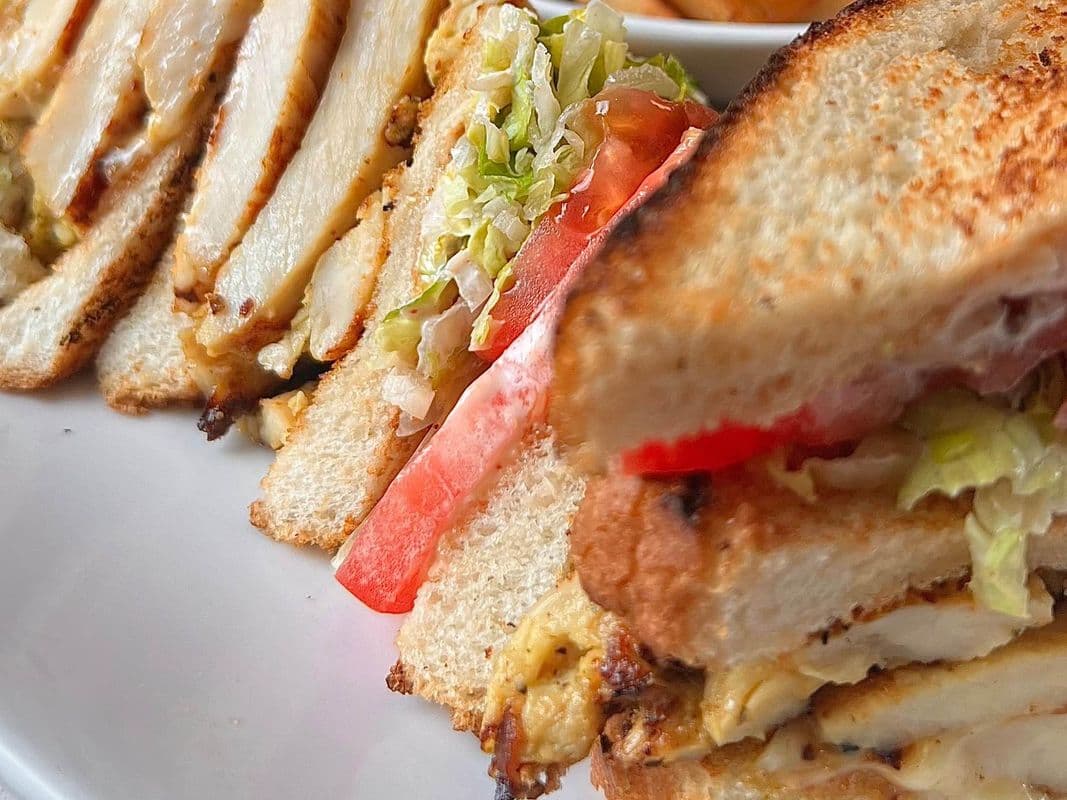 Club avec du Poulet Grillé Sudouest / Club with Grilled Chicken South west