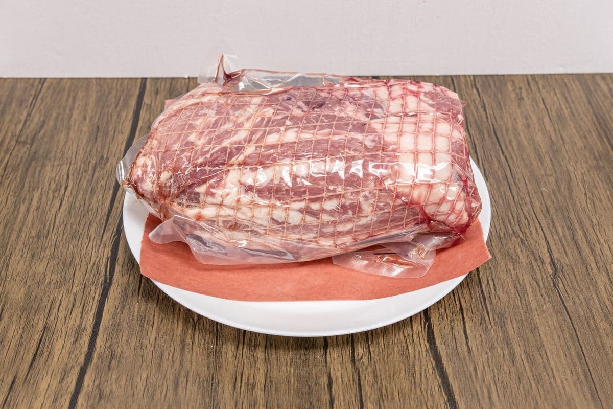 Alberta Lamb Boneless Shoulder (4lbs)