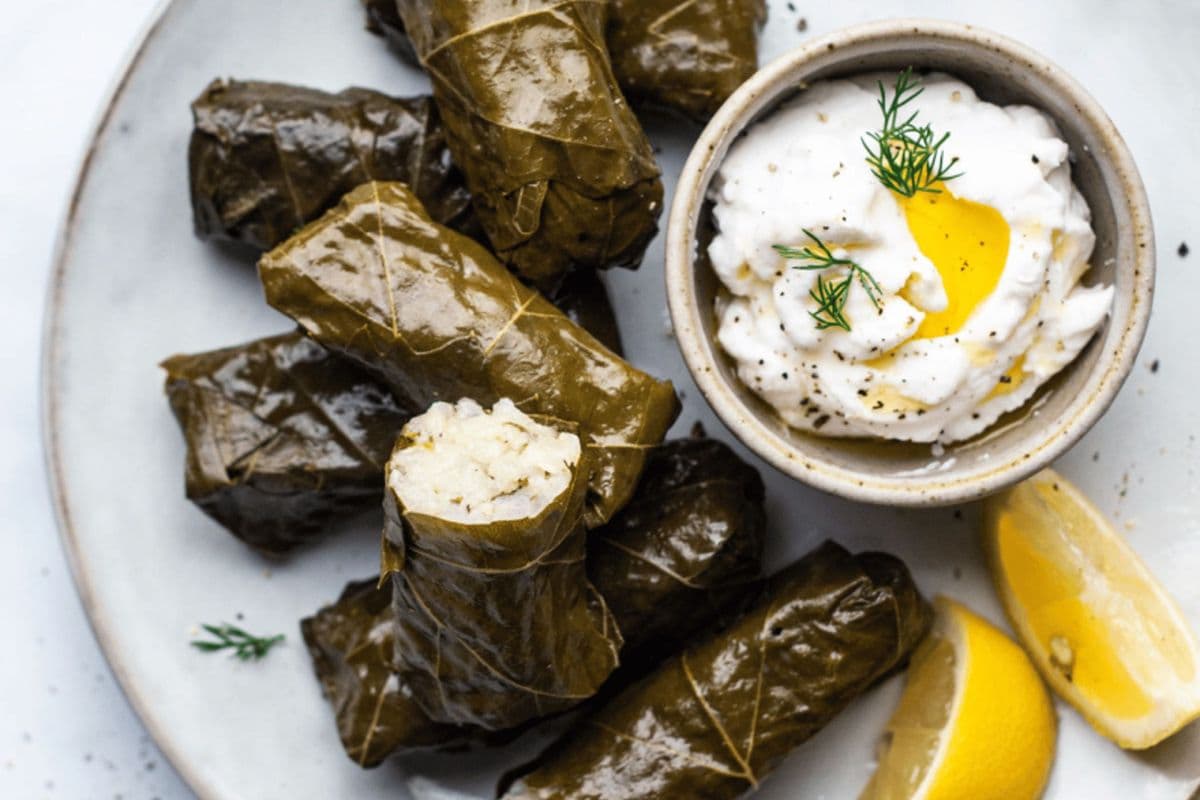 Dolmades (Feuilles de vignes) | Dolmas (Stuffed grape leaves)