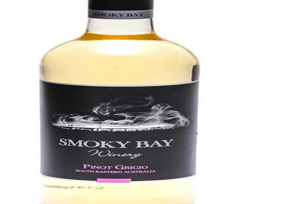 Smoky Bay Pinot Grigio (750 ml) (1 x 750 ML)