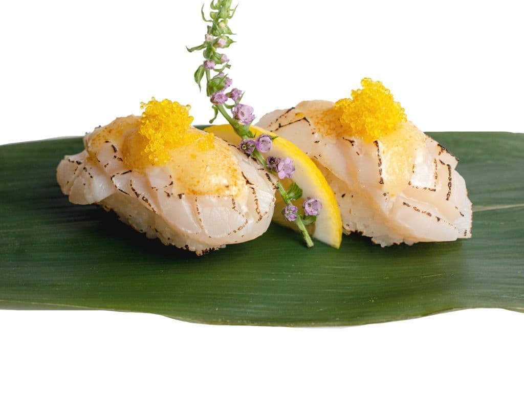 Seared Scallops Sushi w/yuzu Mayo (2pcs)