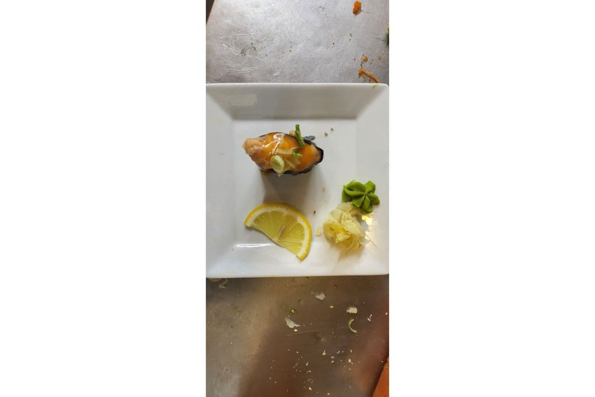 Spicy Tuna Nigiri (1 pc)