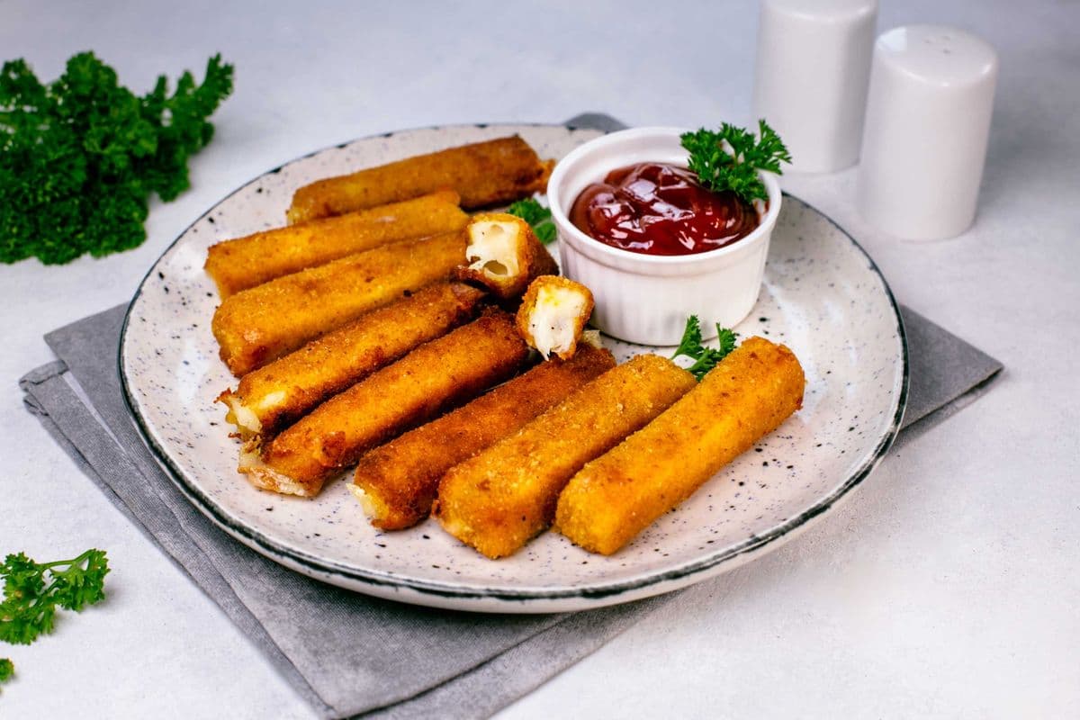 FROZEN Mozzarella sticks (16pcs (500g))