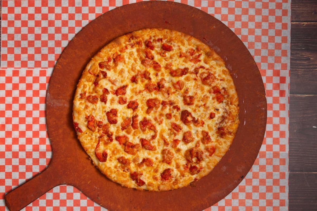 12" Medium Butter Chicken Pizza with Mozzarella Cheese