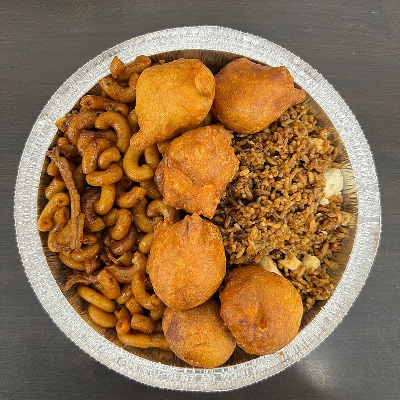(B) ASSIETTES COMBINÉES - RIZ, NOUILLES ET POULET AUX ANANAS