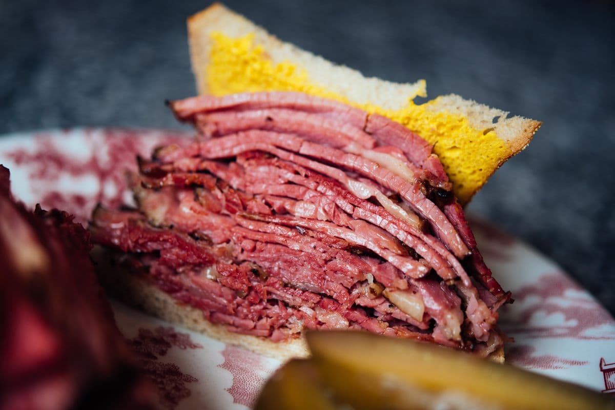 Sandwich Viande fumée (chaud ou froid) / Smoked Meat Sandwich (Hot or Cold)