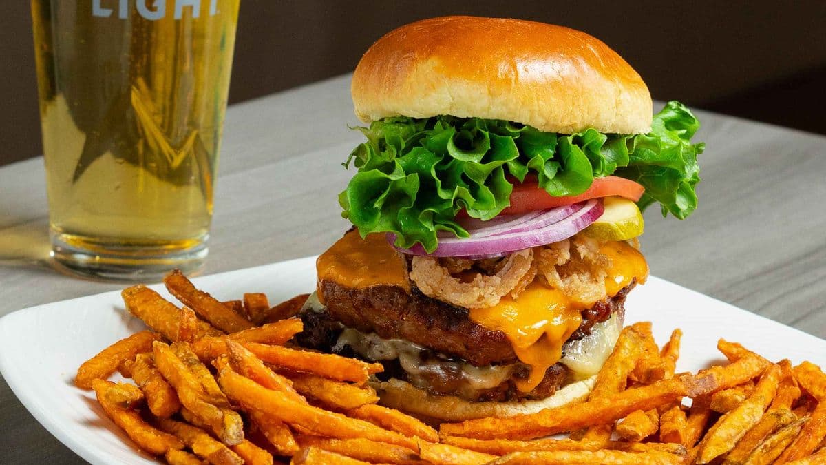 Grand Slam Burger (8 oz)