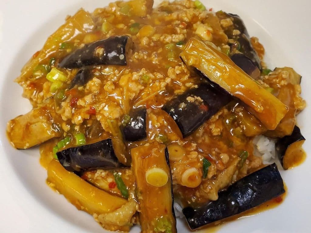 R6. 魚香茄子飯  Eggplant with Minced Pork