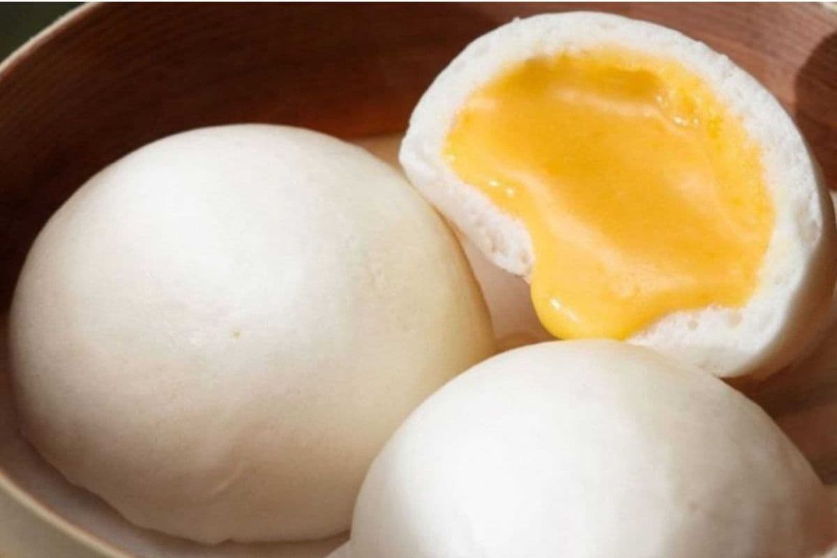 E4. Salted Egg Yolk Custard Bun(4pcs)