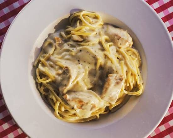 Linguini Alfredo Con Pollo Pasta