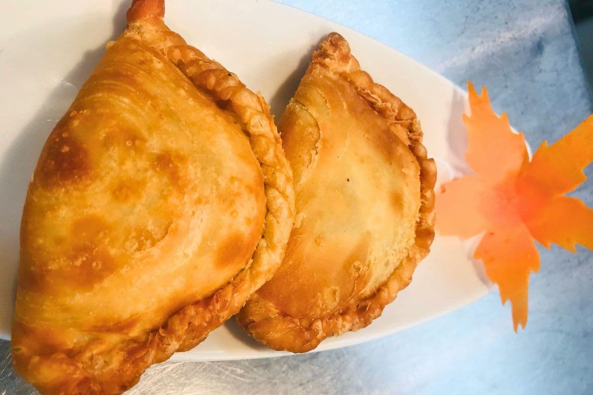 Chicken Curry Puffs (2 pcs)