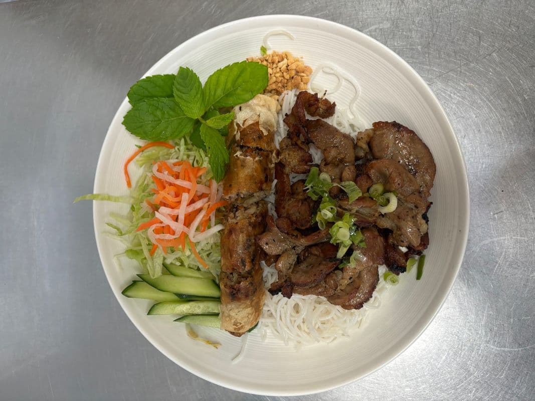 B07 Bun Cha Gio Thit Nuong