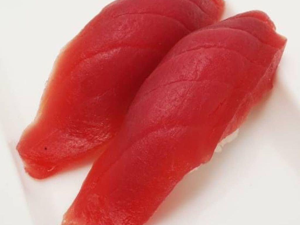 Tuna Sushi (2 pcs)