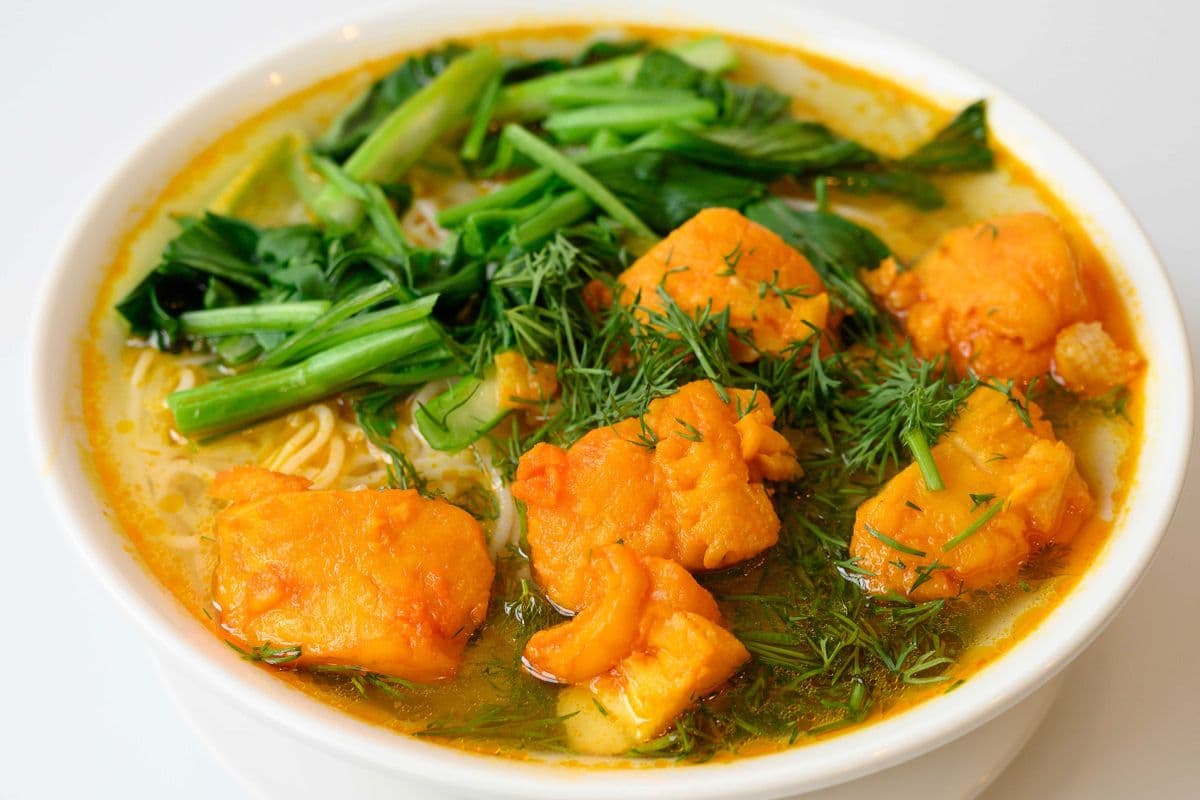 16. PHO KINGDOM Signature Basa Fillet Round Noodle Soup