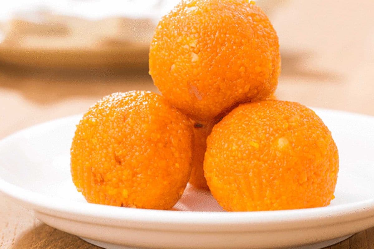 MOTICHOOR LADDU's (4pcs)
