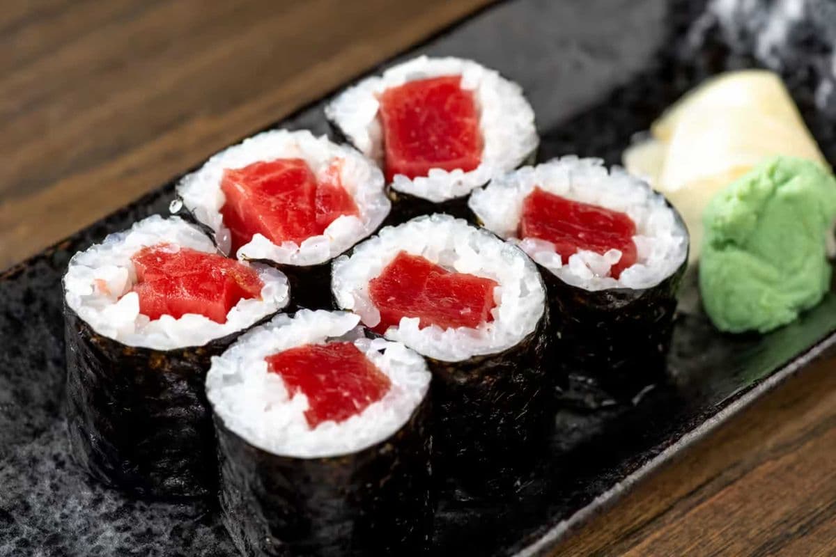 Maguro (Red Tuna) Roll (6 Pieces)