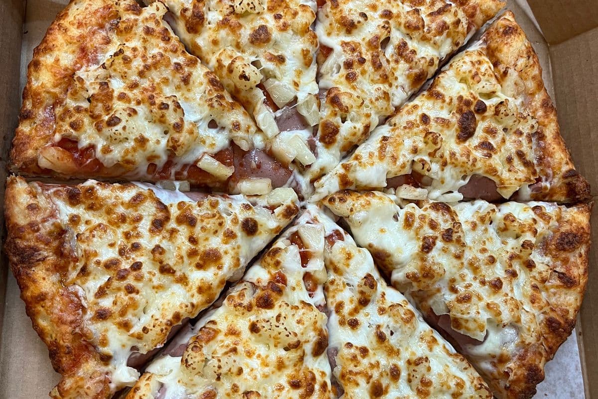 18" Hawaiian Pizza