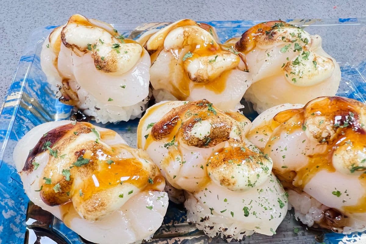 Scallop Torched Sushi (2 pcs)