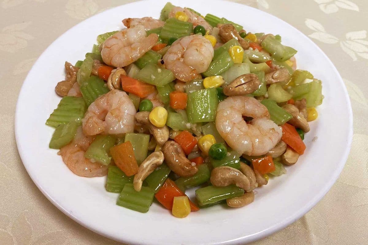 54. Pan-Fried Shrimp and Cashew Nut with Vegetables 腰果炒蝦仁