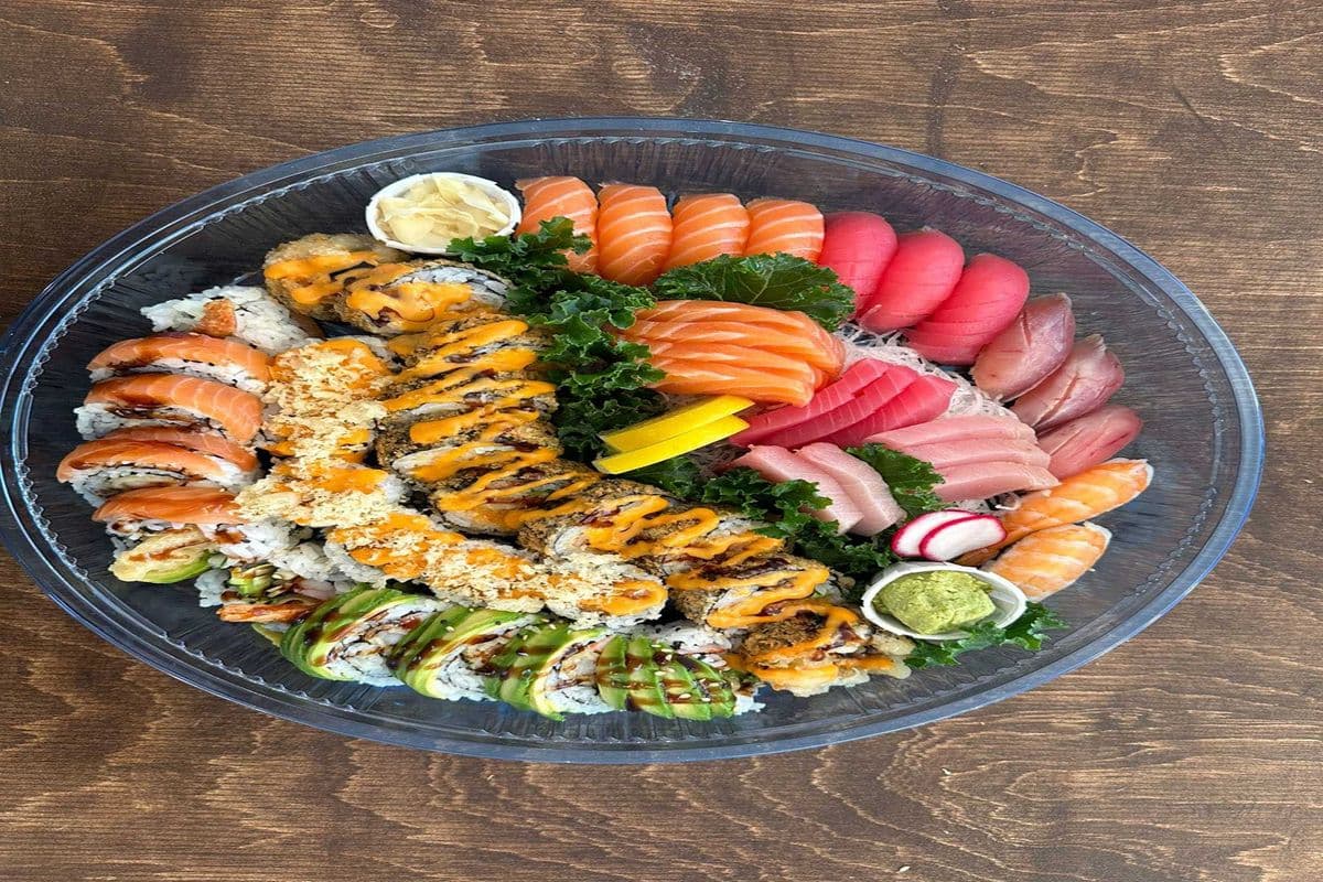 Maki, Sushi & Sashimi Party Tray B (50 pcs)