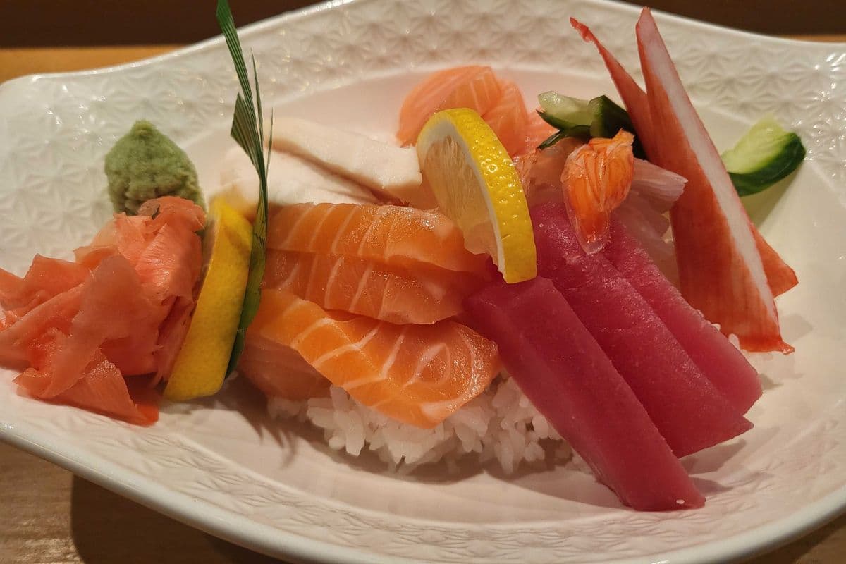 Chirashi Sushi (15 pcs)