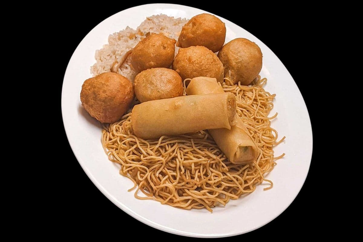 Dinner (E) with Chicken Balls & Spring Rolls