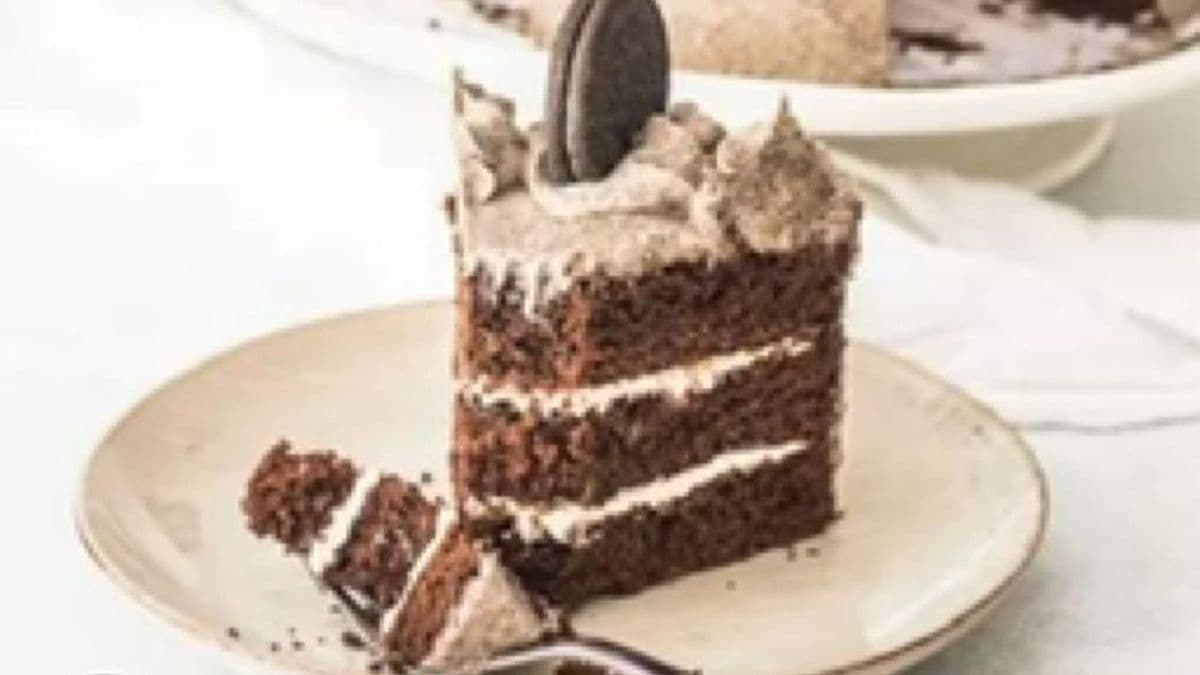 Cookies and Cream Cake (V)