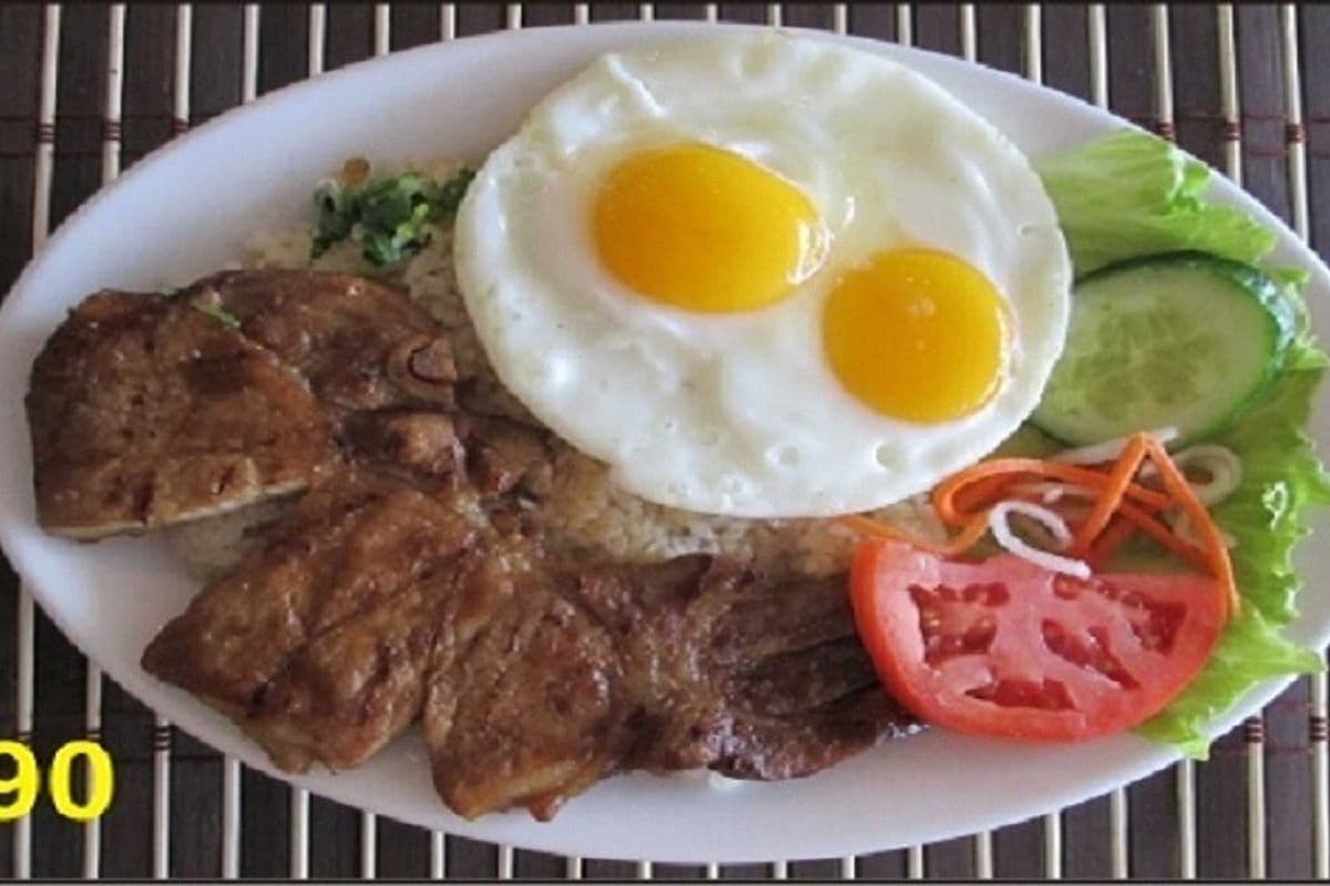 90. Steam rice with grilled pork chop and fried egg.