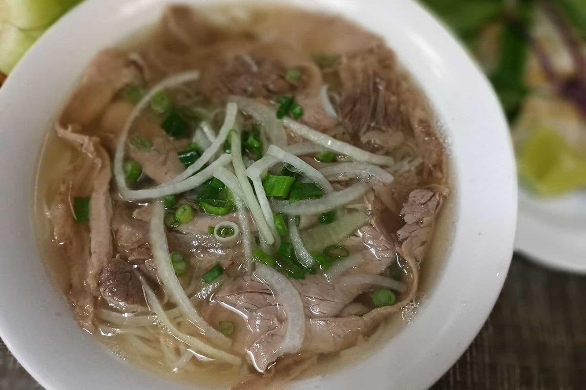 328. Well-Done Lightly Fat Beef Rice Noodle Soup