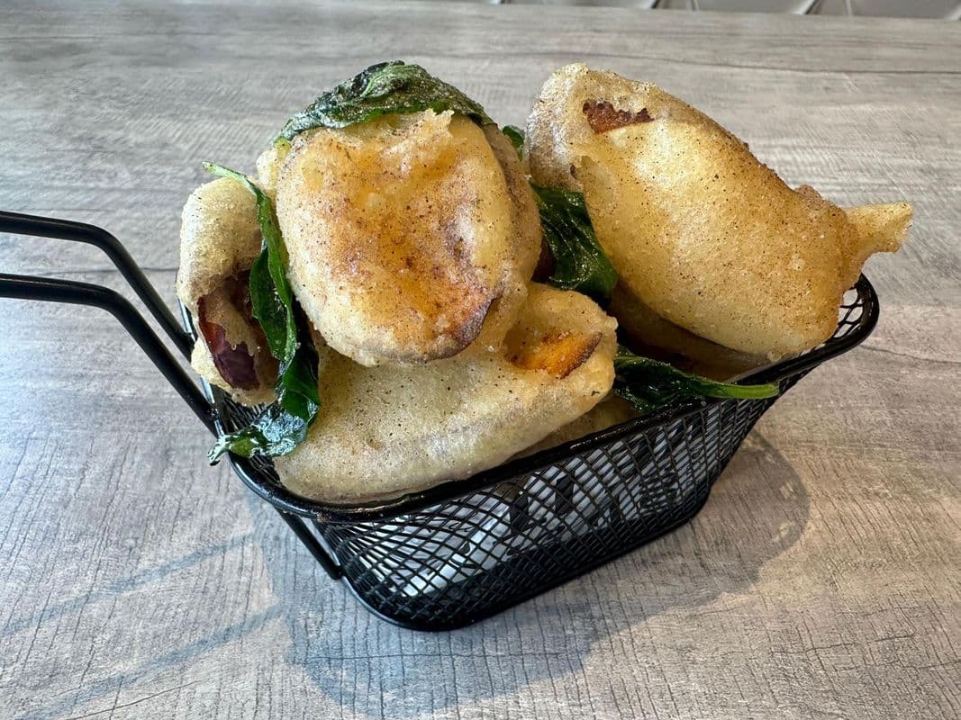 Salty Peppery Eggplant / 鹽酥炸茄子