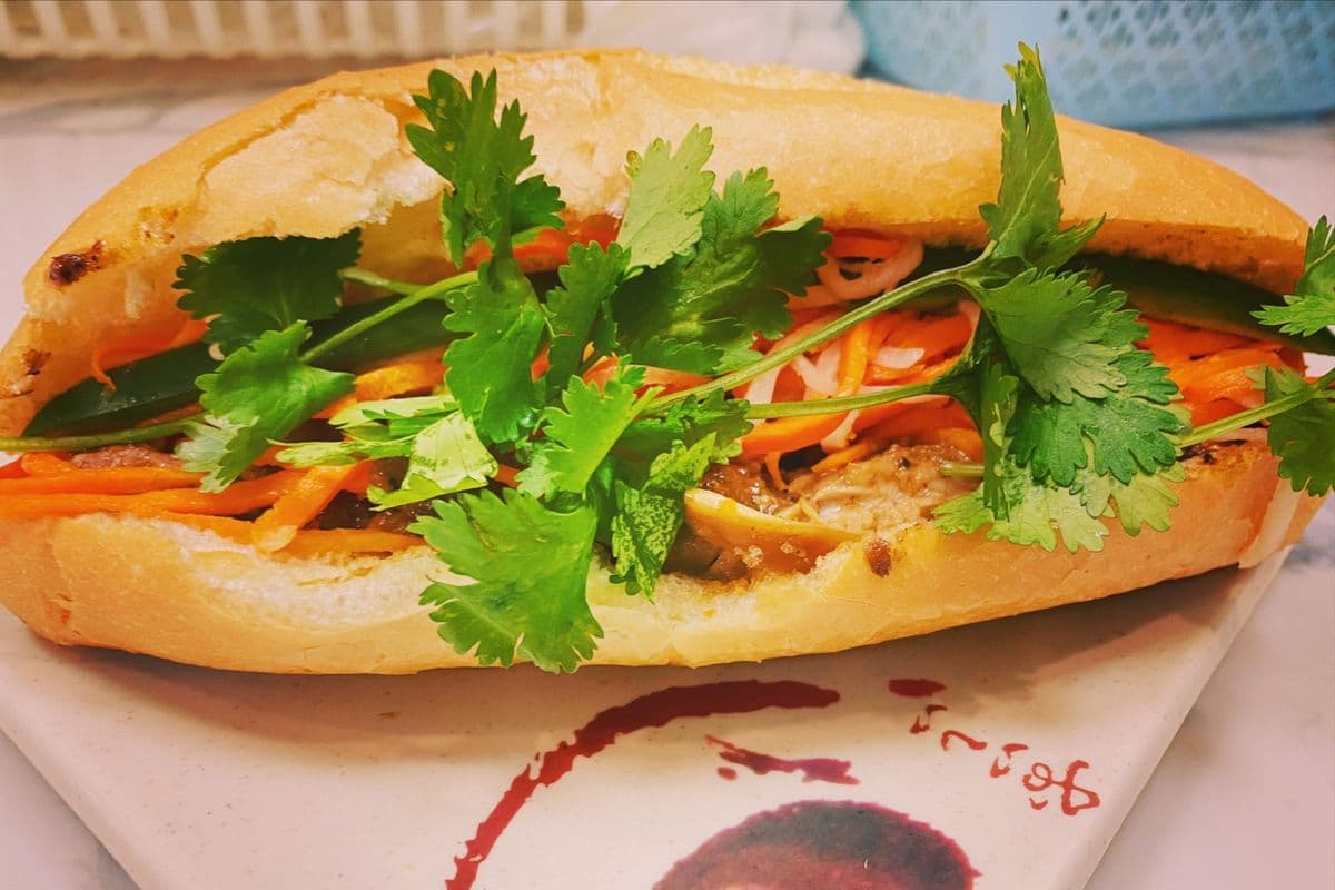 B2. BBQ Lemongrass Chicken Sub / 燒香茅雞麵包 / 바베큐 레몬그라스 치킨 샌드위치
