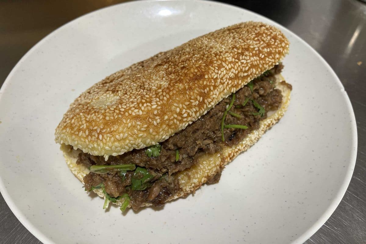 D8. Marbled Pork Flat Bread (醬肉夾餅)