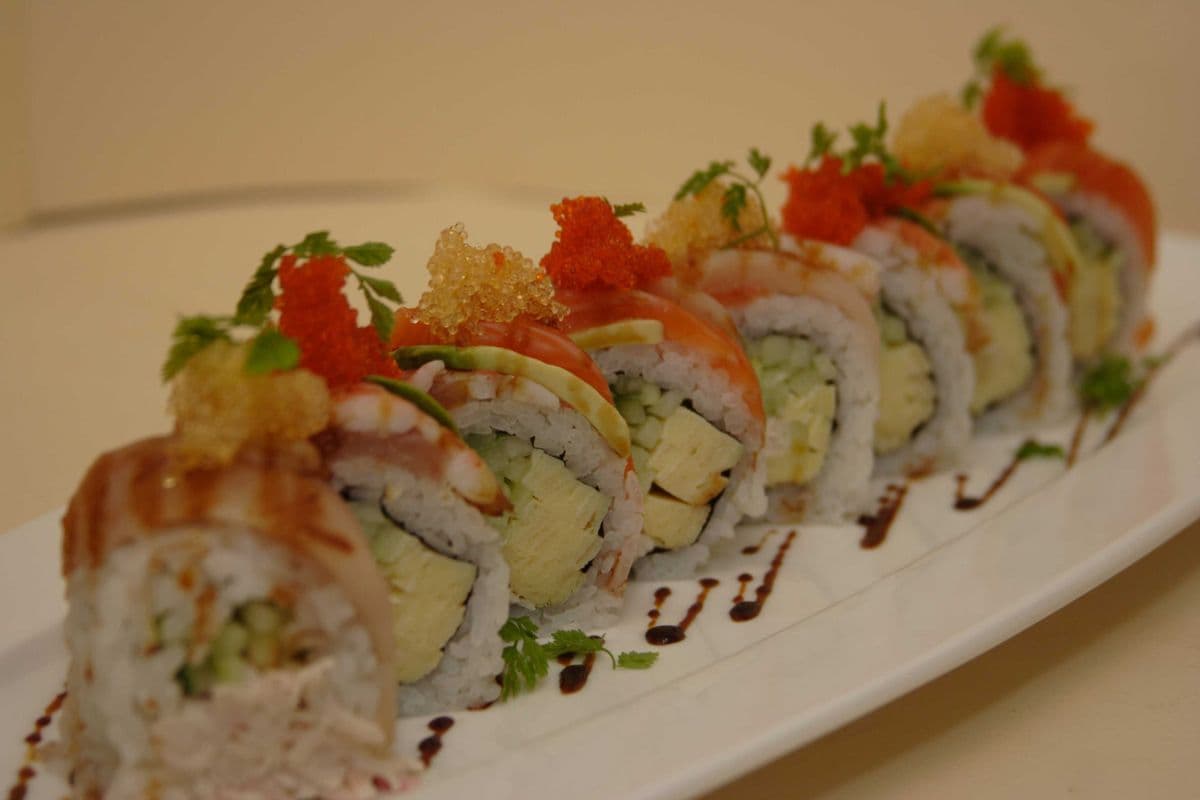Rainbow Roll (8 pcs)
