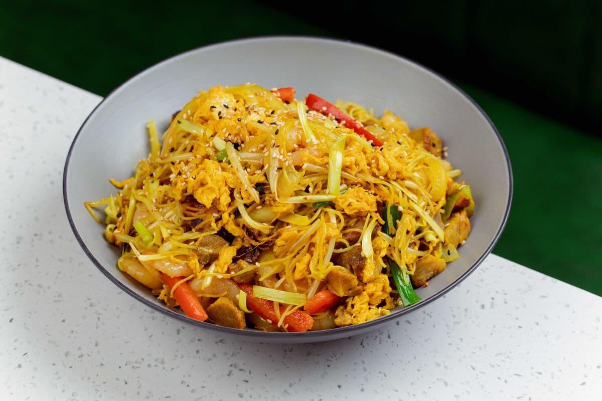 Singapore Styled Stir Fried Vermicelli with Shrimp and Pork 星州炒米