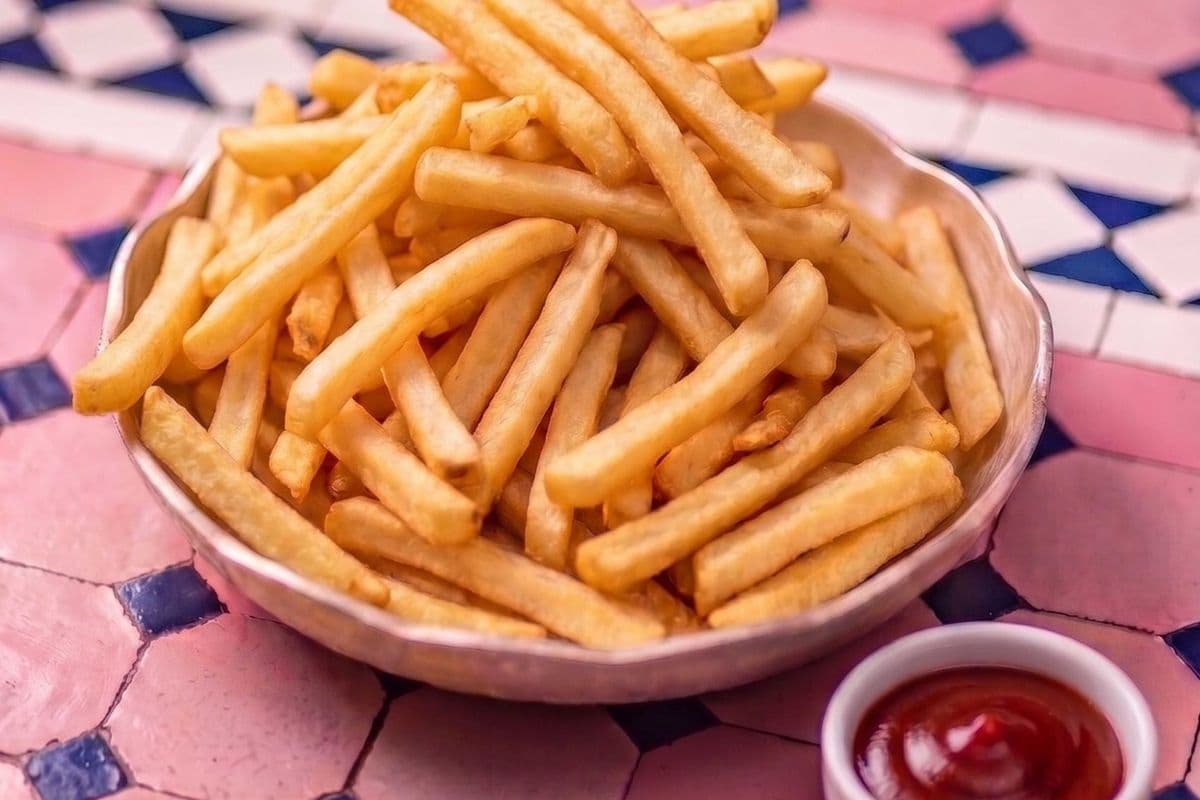 PLAIN FRIES WITH KETCHUP